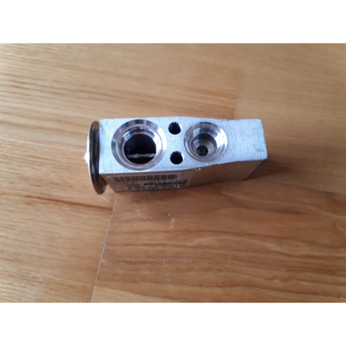 Expansion valve OE 5Q0816679B
